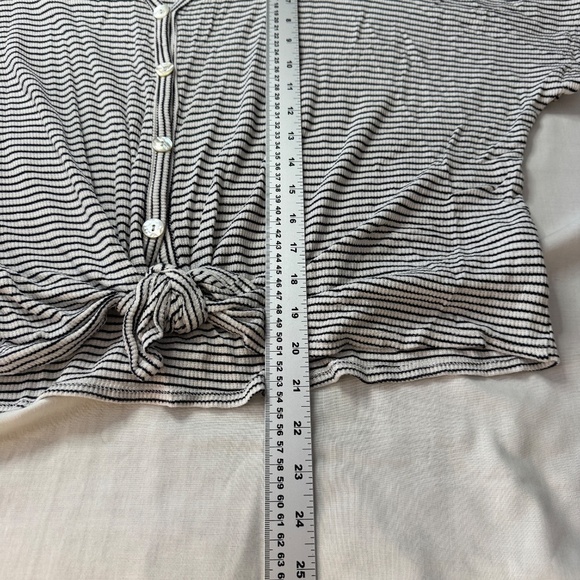 Aura Women's Button Up V-Neck Cropped‎ Black + White Top Waist Tie Beach Medium - Picture 10 of 13